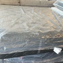  New King BeautyRest Black Series Three Medium