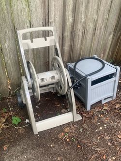 Pipe hose roller