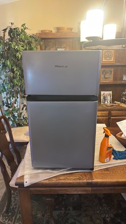 Hisense mini Fridge & Freezer Like New