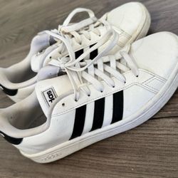 Adidas 6.5 Women’s. Great Condition 