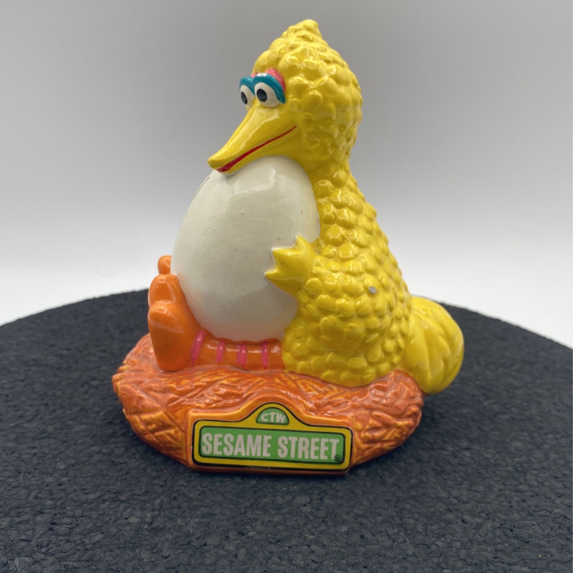 Vintage Gorham Sesame Street Big Bird Holding Egg Ceramic Piggy Bank