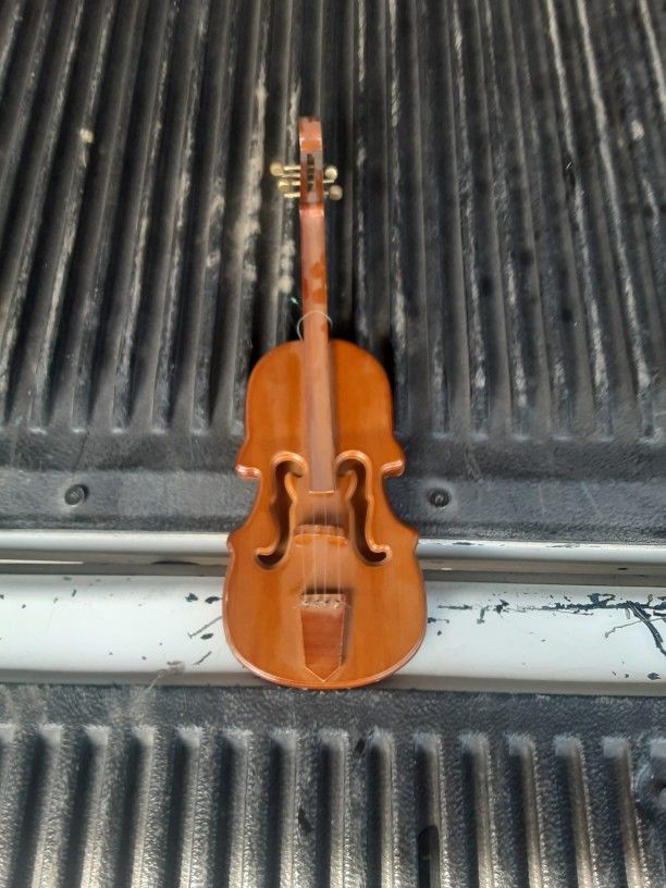 Violin ornament 