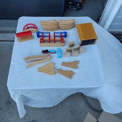 Brio Drawbridge With 3 Track Shed Train Set