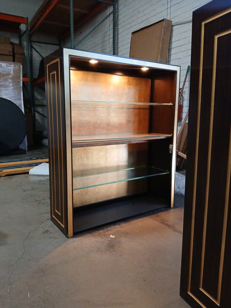 2 Cabnits With Light on