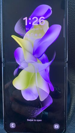 Samsung galaxy z  flip 4 , 256 gigs . Fully unlocked