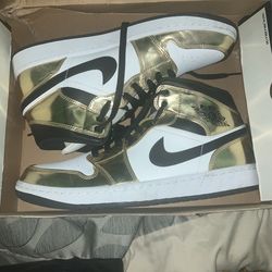 Air Jordan 1 Mid SE ‘Metallic Gold’