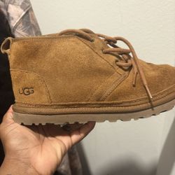 Women’s Uggs Size 8