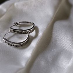 White Gold With Diamond Earings 