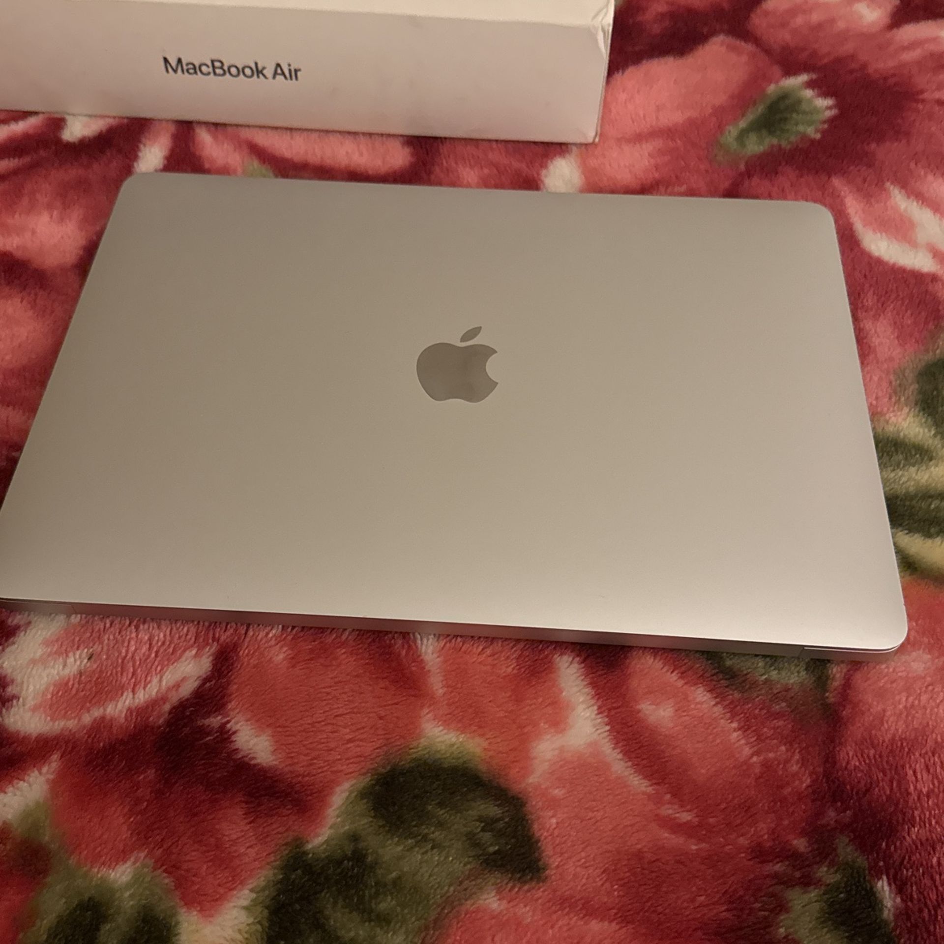 LIKE NEW APPLE MAC BOOK AIR Orginal Price $1000