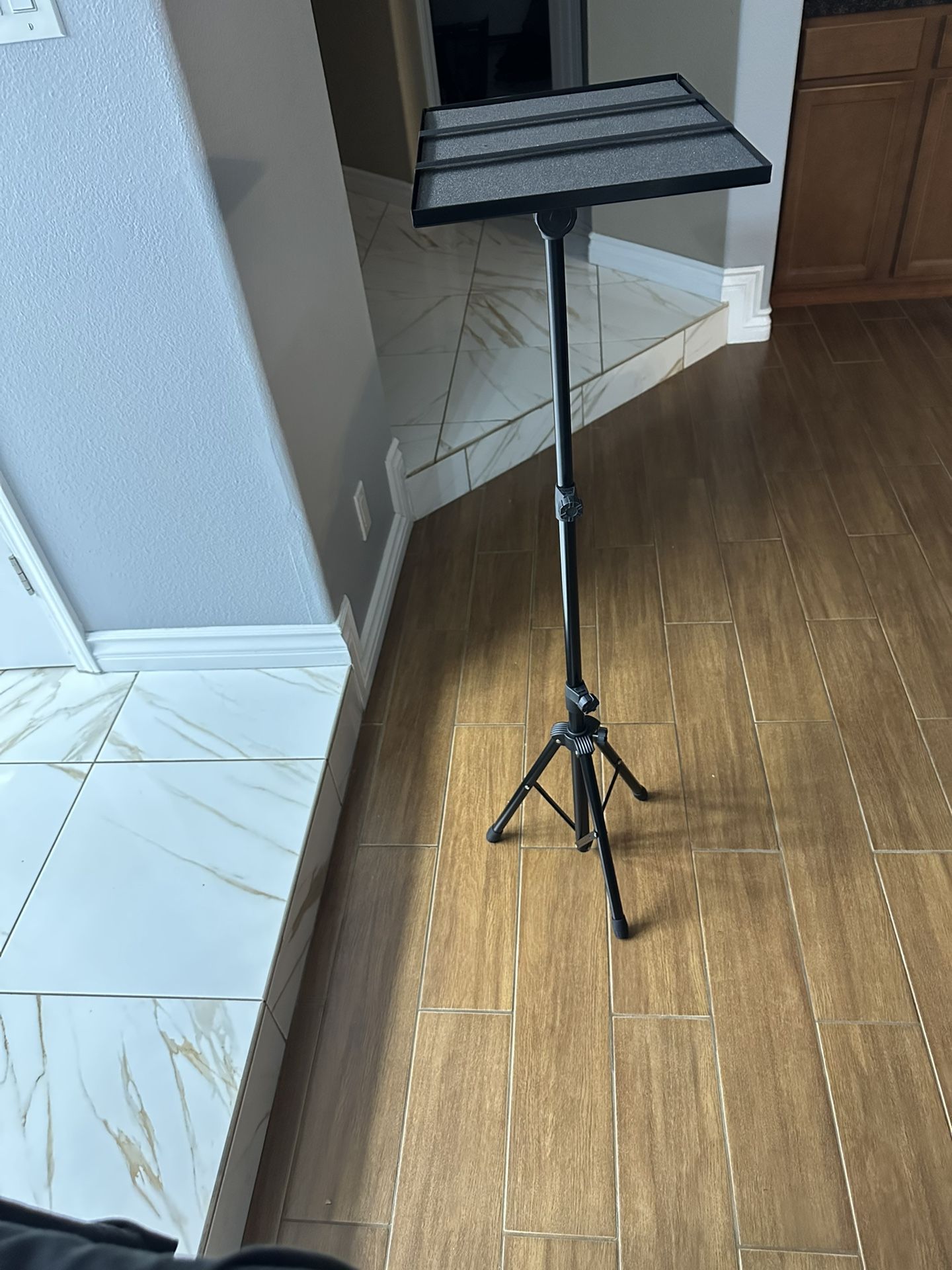 Laptop / Projector Stand