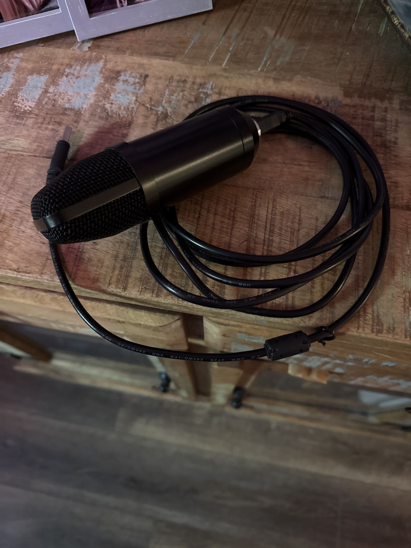 USB Condenser Microphone โ Plug & Play for Podcasting or Streaming