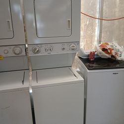 KENMORE 24" COMPACT STACKABLE WASHER AND GAS DRYER 