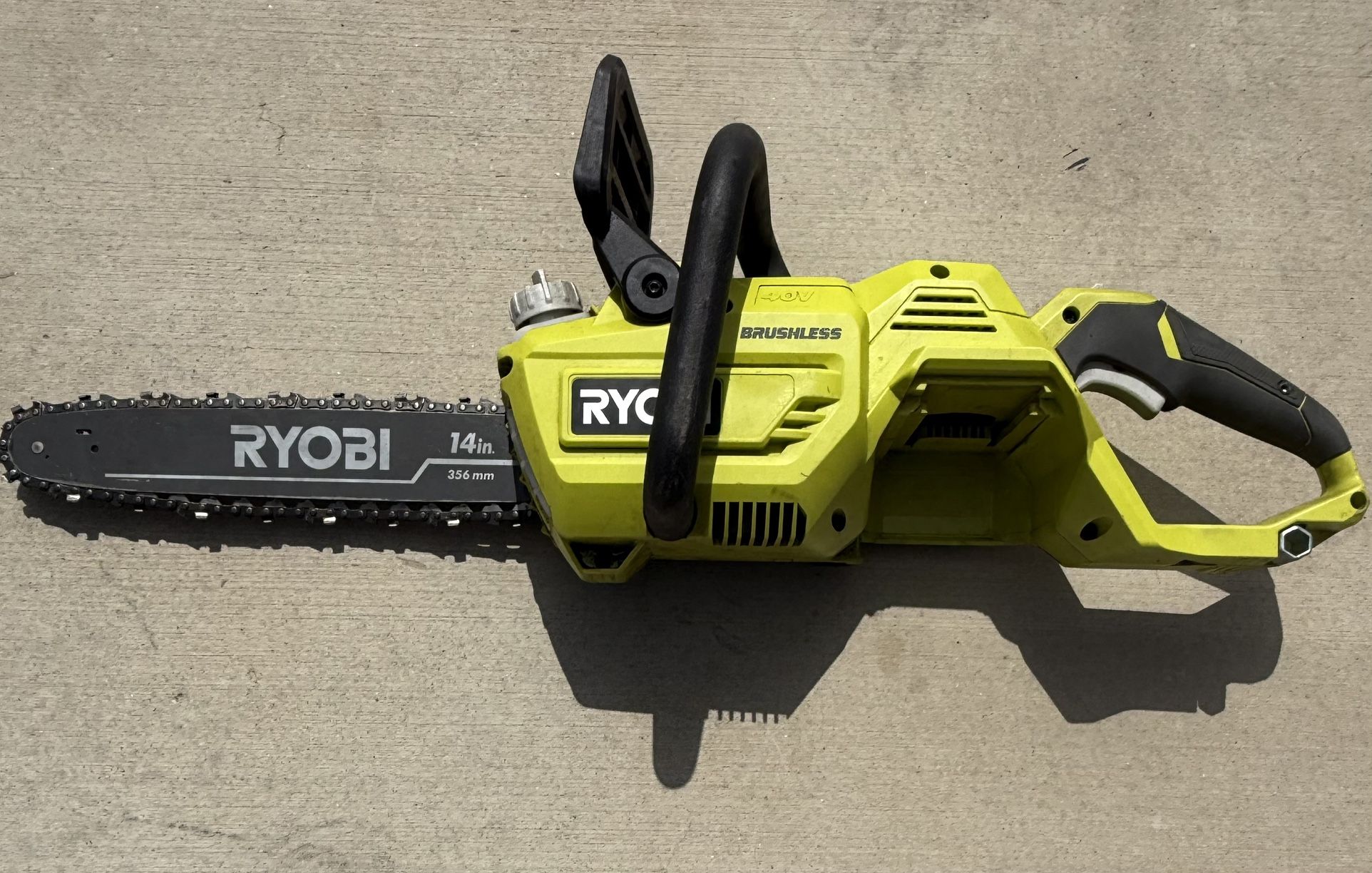 Like New RYOBI Chainsaw 40 Volts