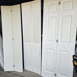 Three cabinet doors, size 30, in good condition, with a small scratch, no rails or screws.