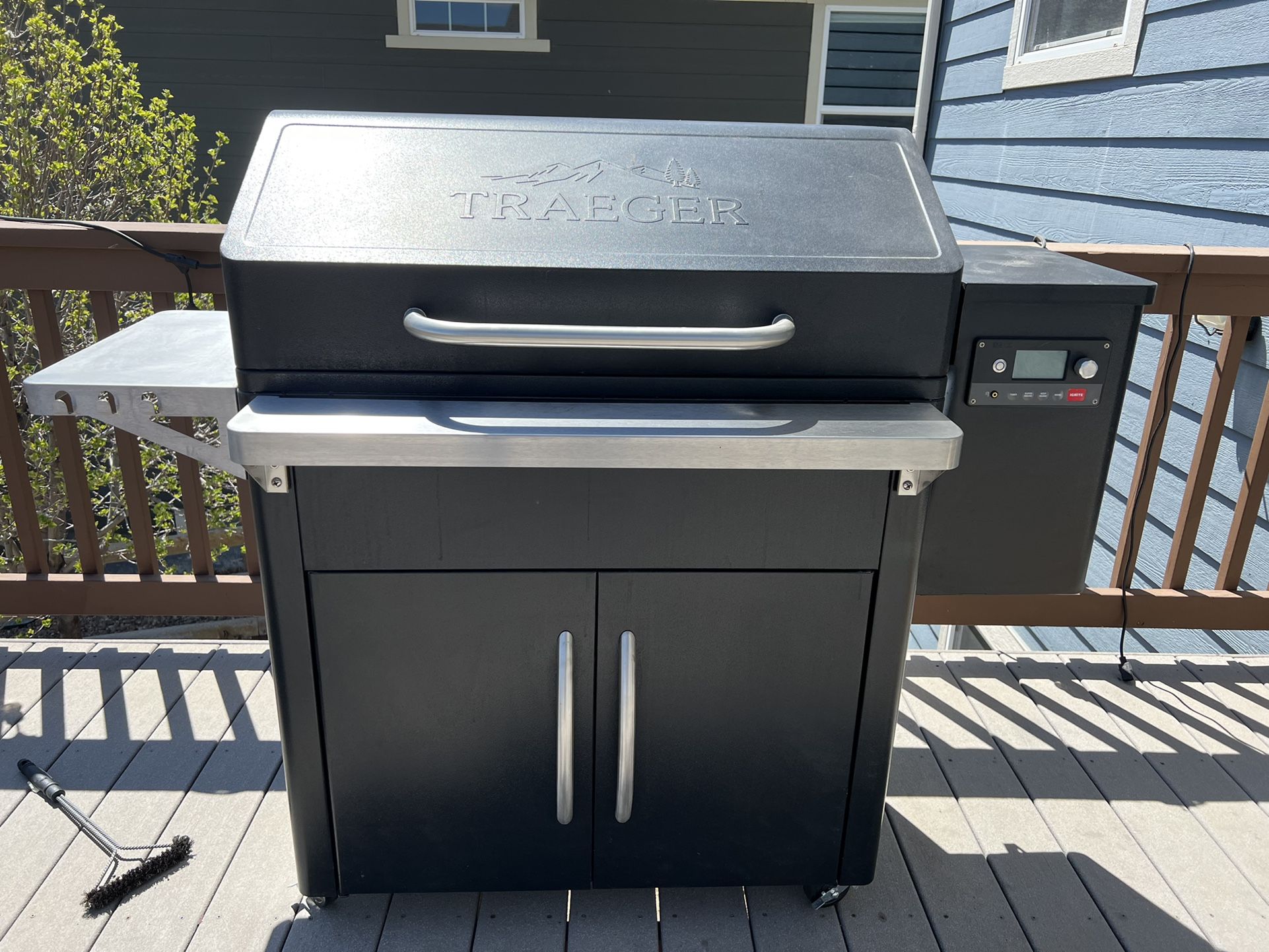 Traegar Silverton 620 Pellet Grill/Smoker