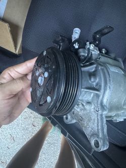 Automotive AC Compressor with Clutch Pulley