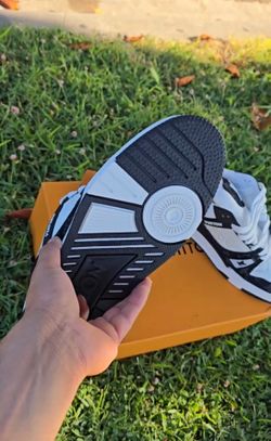 Mens sneakers size 9