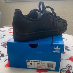Adidas superstars