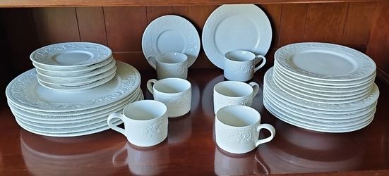 Farberware Alsace Dinnerware lot of 34