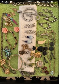 33 Pieces of Jewelry.  $2 Each.   10 Minimum buy.   South Austin.