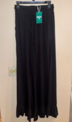 Woman’s medium black boho style Halara pants with tag