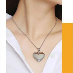 Stainless steel light locked pendant & necklace, open photo frame.