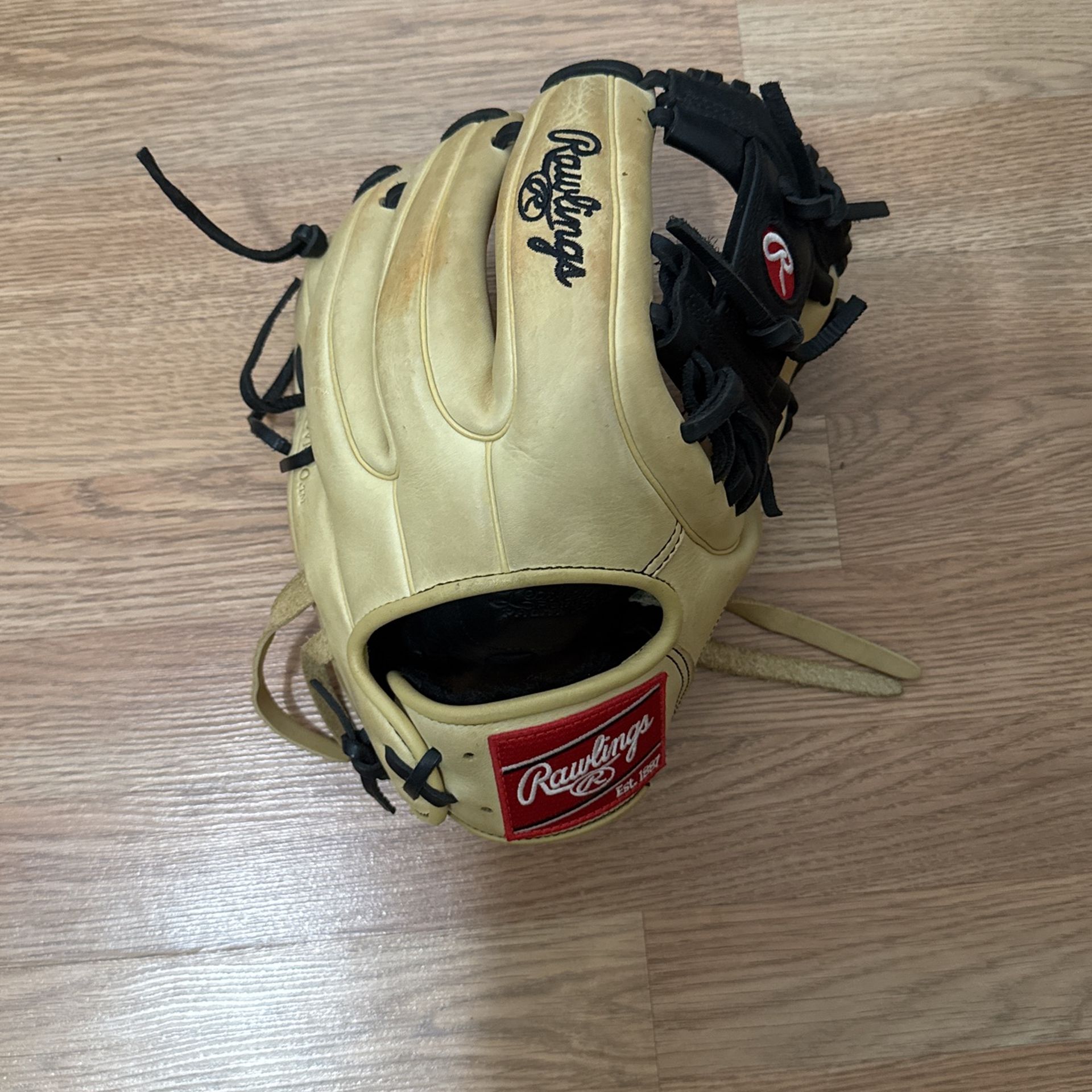 Rawlings baseball glove