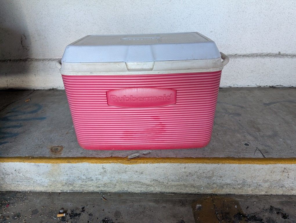 Rubbermaid Cooler, 48 Quart Ice Chest