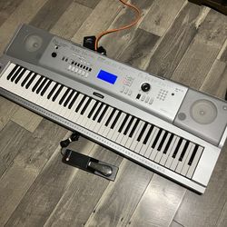 Yamaha Portable Grand Piano DGX-230 Piano Electronic Keyboard 76 Keys Clean