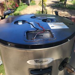Electric Water Heater 40 Gal In Good Condition And Warranty Works Great 