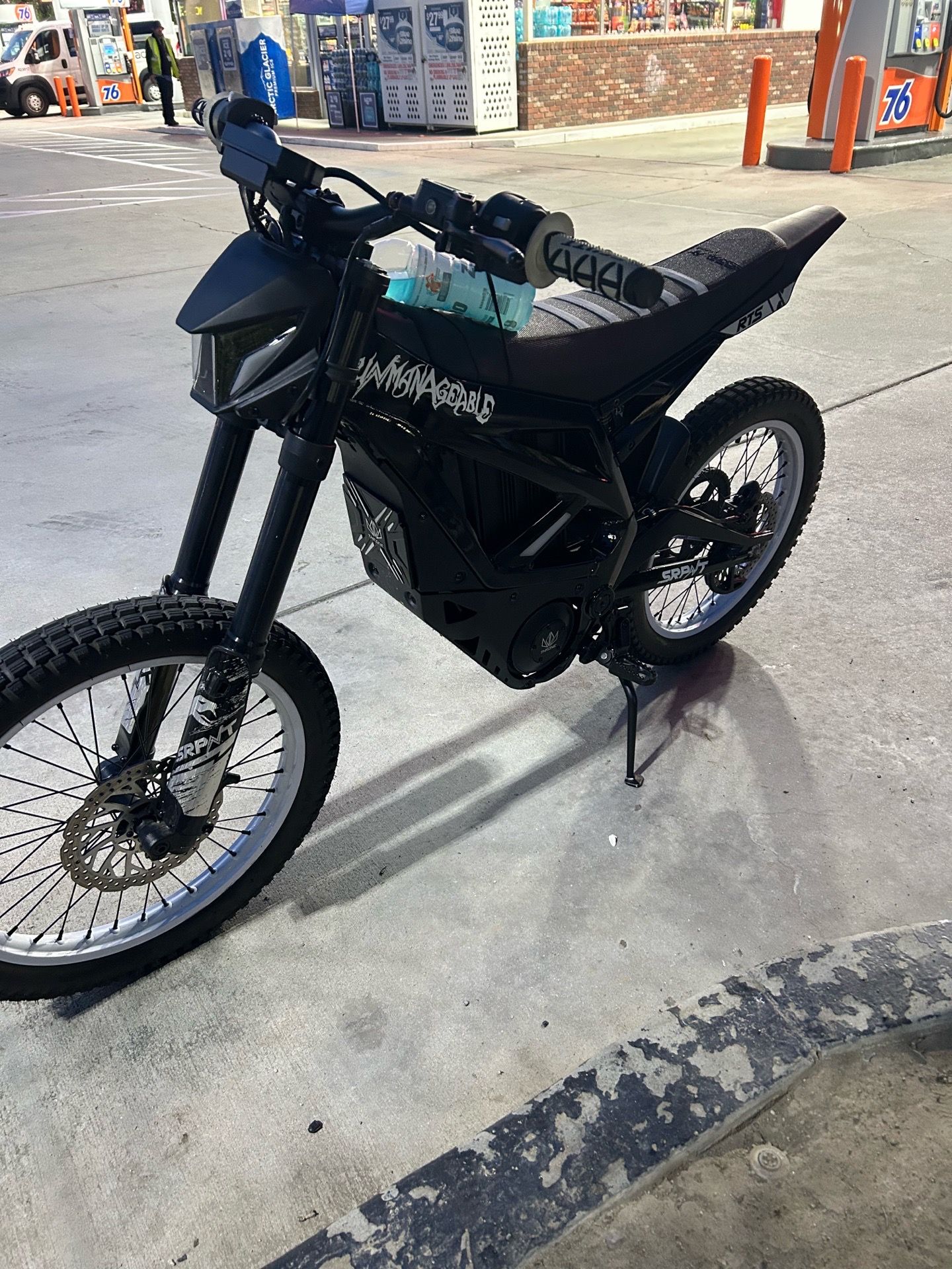 throne e moto