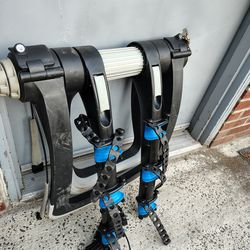 Thule 9002 PRO Bike Rack 3 bicycle Carrier, it's like new condition with keys.