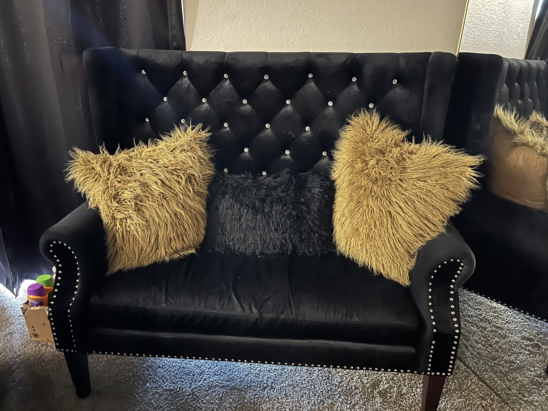 King Bed Frame N Sofa Set No Issue At All