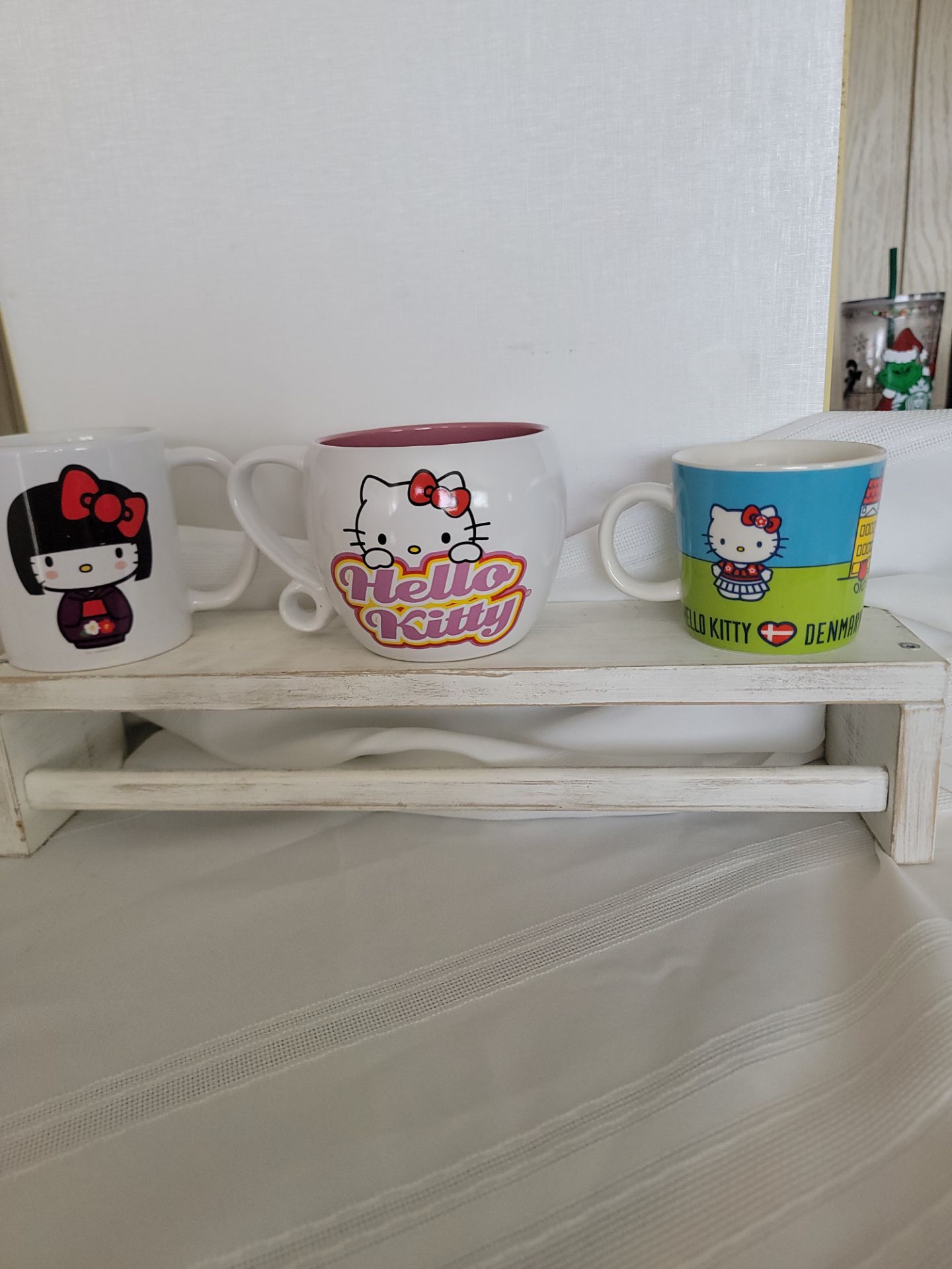3 HELLO KITTY MUGS ALL IN GREAT CONDITION ALL FOR 5.00