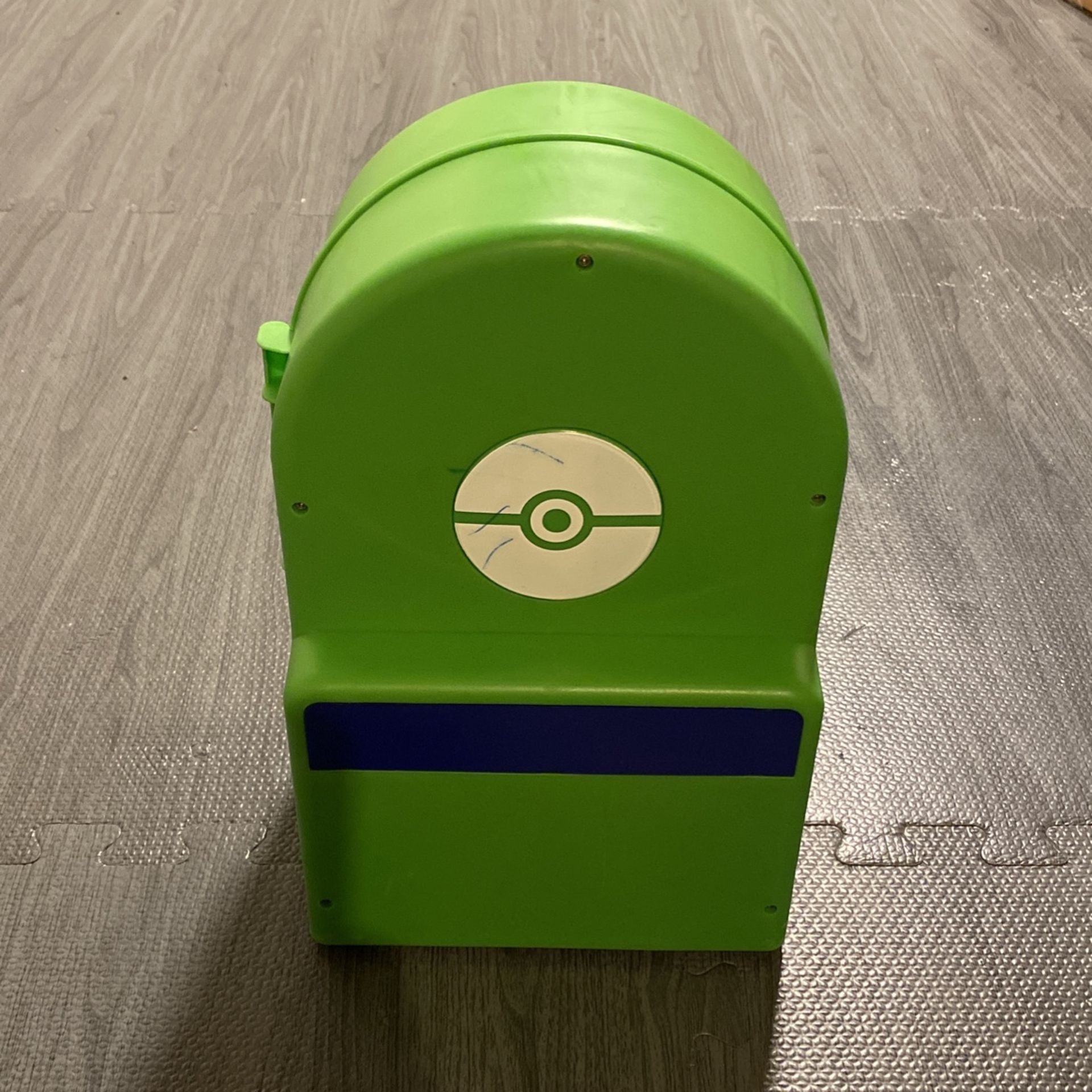 Pokémon Carry Case PlaySet With 10 Pokémon’s Included