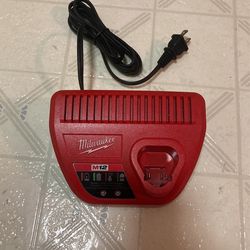 Milwaukee M12 Charger 48-59-2401