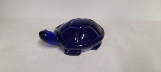 Beautiful Onieda Crystal Cobalt Blue Glass Turtle Figurine