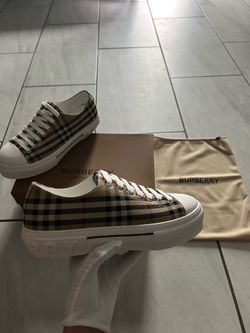 Burberry Shoes / Size 9