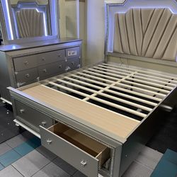 Queen Bed Room Set( Includes Queen Bed Frame, Dresser, Mirror, 1 Night Stand)