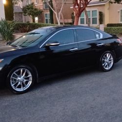 2011 Nissan Maxima SE Fully Loaded With Only 135k Low Miles Runs Great 
