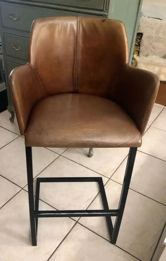 Beautiful High Bar Stool/ Chair 