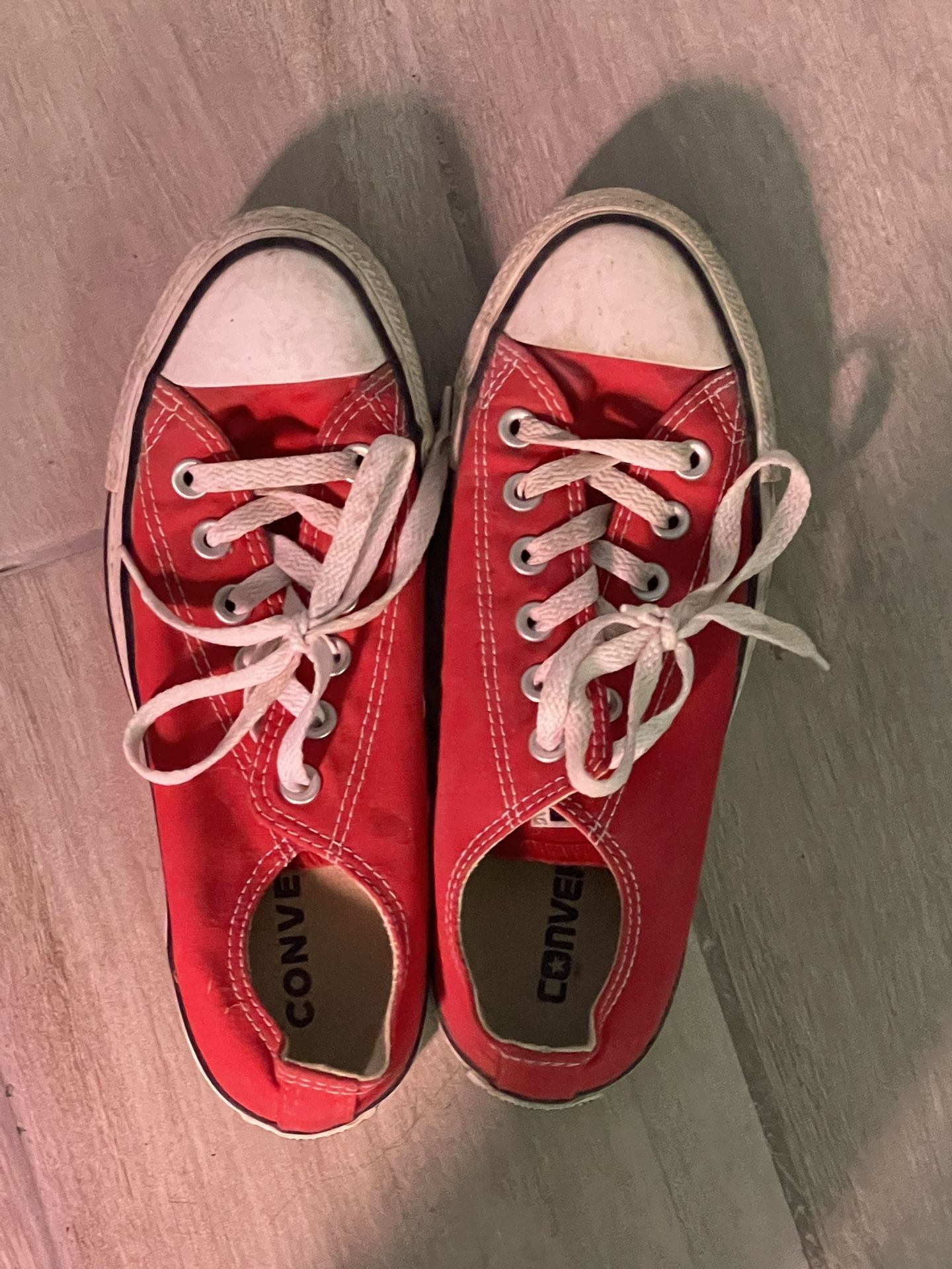 Red converse 