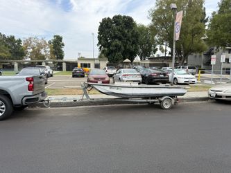 Boston Whaler Type Boat
