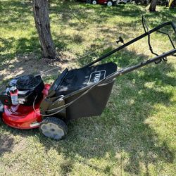 ated
Toro
21 in. Recycler Briggs and Stratton 140cc Self-Propelled Gas RWD Walk Behind Lawn Mower with Bagger Y 