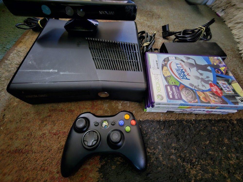 Xbox Kinect Bundle 30gb