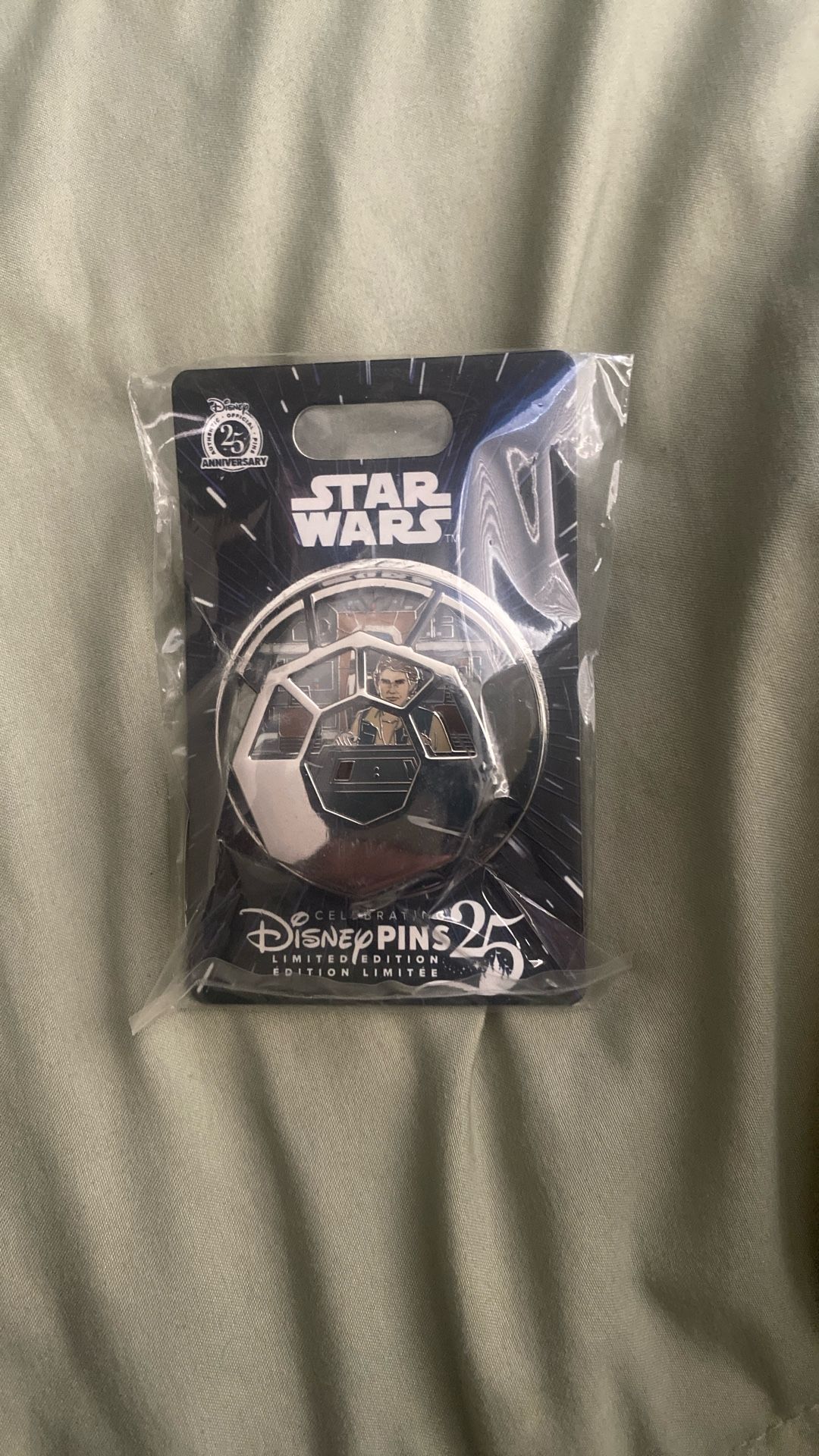 Disney Pin Star Wars Han Solo Millennium Falcon LE 3750 Parks 25th Anniversary