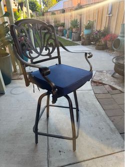 Closest visual match to your chair, including the or with Scrolled Arms, Bronze