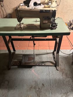 Consew 230 Industrial Sewing Machine with Table