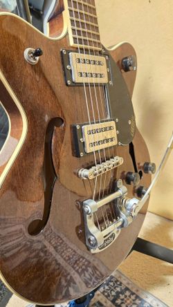 Gretsch semi-hollow body (G2655T Streamliner)