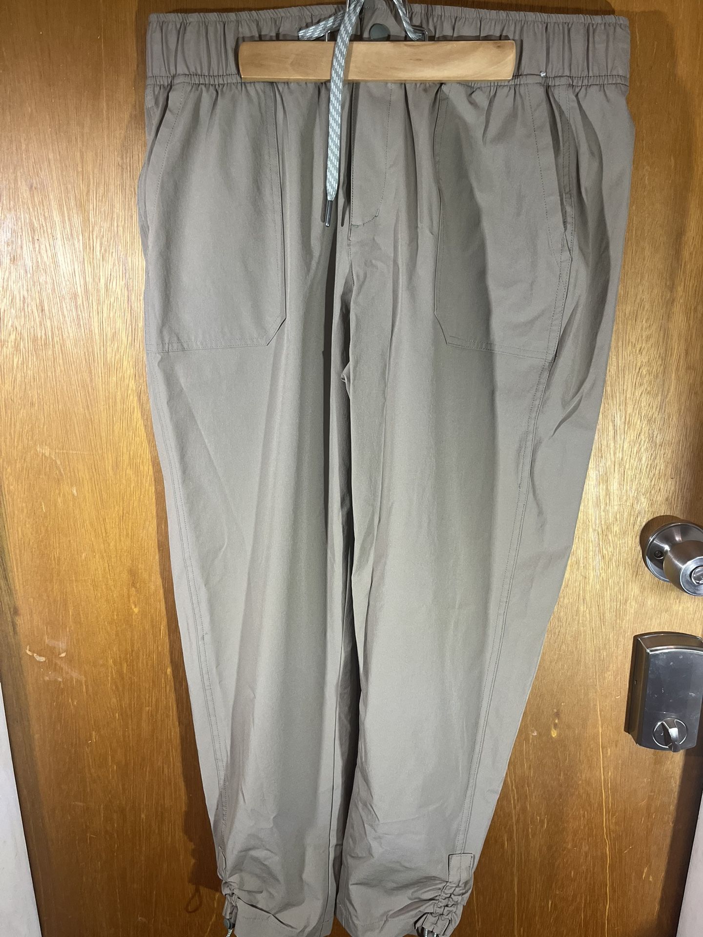 Beige Women’s Hiking / Joggers / Stretch pant avalanche like new!